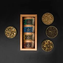 Soolong Wereld Nr6 Giftset 4 Wereldtheen - Japanse Yuzu Kruidenblend - Rooibos Vanille - Malawi Oolong - Witte Thee Met Mango - Ideaal Als Relatiegeschenk Of Proeverij - Assortiment 4stuks -Voedsel Serie Winkel 1200x1199 1