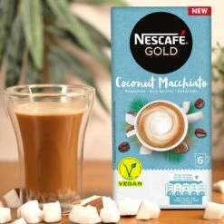Nescafé Gold Coconut Macchiato Oploskoffie - 6 Doosjes à 6 Zakjes -Voedsel Serie Winkel 1200x1200 33