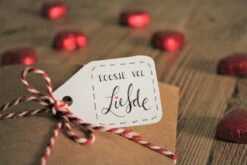 Doosje Vol Liefde - Chocolade Cadeau - Met Wenskaart En Chocolade Harten - Chocola -Voedsel Serie Winkel 1200x800 40