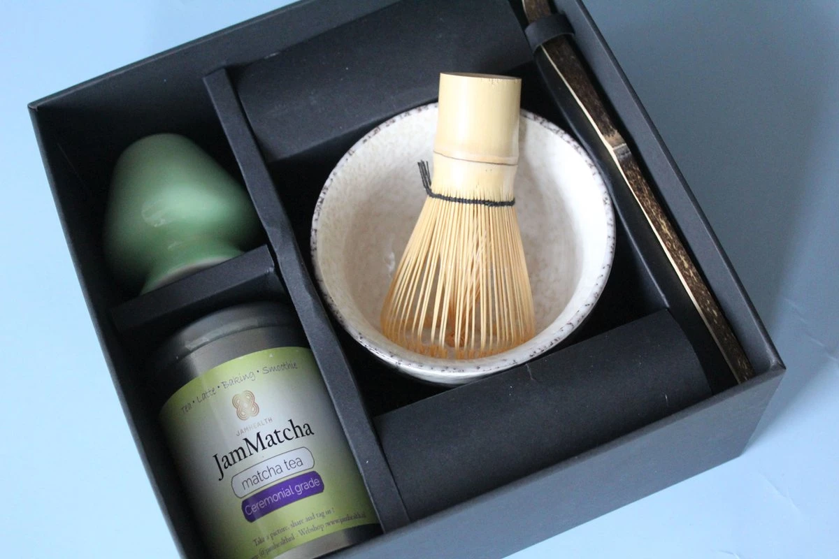 Premium Matcha Set - 5 Delige Matcha Cadeauset - Bamboo Klopper - Met Instructies - 100 Gram Matcha