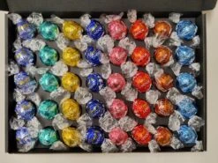 Chocolade Ballen Proeverij Pakket Groot | 40 Stuks Lindt Chocolade Met Mystery Card 'I Love You' Met Persoonlijke (video)boodschap | Chocoladepakket | Feestdagen Box | Chocolade Cadeau | Valentijnsdag | Verjaardag | Moederdag | Vaderdag -Voedsel Serie Winkel 1200x899 19