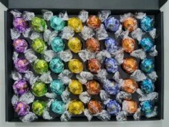 Chocolade Ballen Proeverij Pakket Groot | 40 Stuks Lindt Chocolade Met Mystery Card 'Opkikkertje' Met Persoonlijke (video)boodschap | Chocoladepakket | Feestdagen Box | Chocolade Cadeau | Valentijnsdag | Verjaardag | Moederdag | Vaderdag -Voedsel Serie Winkel 1200x899 20