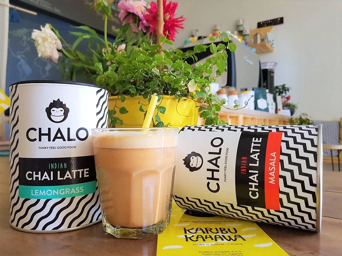 CHALO Chai Latte - Indian Chai Starterkit - Zwarte Assam Thee - 5 Smaken Heerlijke Indische Thee X 300GR 8 CHALO Chai Latte - Indian Chai Starterkit - Zwarte Assam Thee - 5 Smaken Heerlijke Indische Thee X 300GR - Afbeelding 8