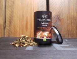 Teamasters Giftbox - Thee Geschenkset - Kerstpakket - Thee - Herbal Chai - Herbal Rooibos - Groene Thee - Perzik - Appel - Kerst - Geschenkset 11 Teamasters Giftbox - Thee Geschenkset - Kerstpakket - Thee - Herbal Chai - Herbal Rooibos - Groene Thee - Perzik - Appel - Kerst - Geschenkset -Voedsel Serie Winkel 1200x922 2