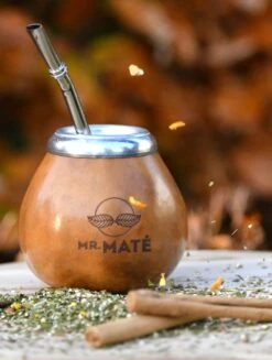 Yerba Mate Starterspakket Compleet - Traditionele Kalebas + Bombilla - Warm Winter - Kaneel - Yerba Maté 150g 8 Yerba Mate Starterspakket Compleet - Traditionele Kalebas + Bombilla - Warm Winter - Kaneel - Yerba Maté 150g -Voedsel Serie Winkel 906x1200 4